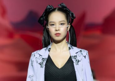 Thanh Thủy, Bảo Hà catwalk ở ‘Seoul Fashion Week’
