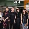 Dàn người đẹp Miss Grand Thailand được fans vây kín khi đến Việt Nam