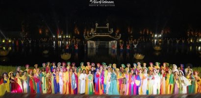 Thí sinh Miss Grand mặc áo tứ thân, nhảy sạp, xem show ‘Tinh hoa Bắc Bộ’ cùng 3000 khán giả 