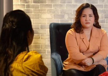 Người thứ 3: Chồng ngoại tình, cờ bạc, vũ phu đánh vợ ngất xỉu rồi lấy chân đạp cho tỉnh