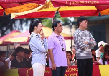 Quách Ngọc Tuyên và Hoa hậu Ngọc Diễm xúc động khi chứng kiến hoàn cảnh các em nhỏ mồ côi