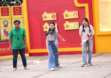 MC Quyền Linh bất ngờ khi con gái liên tục ‘ăn gian’ để giúp đỡ trẻ em mồ côi