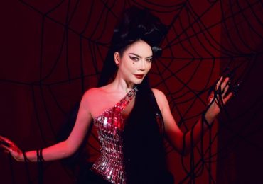 Lý Nhã Kỳ hóa thân thành minh tinh Megan Fox, Black Widow chơi Halloween