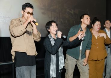 Tuấn Trần và Hạo Khang cùng beatbox và đọc rap tặng khán giả
