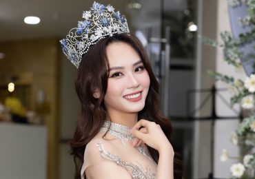Hoa Hậu Mai Phương xúc động khi được tổ chức sinh nhật bất ngờ