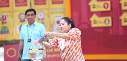 Tuổi thơ NSƯT Phượng Hằng từng làm xiếc, phóng xe qua cầu khỉ và lọt xuống sông