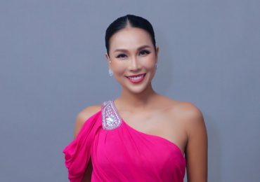 Khánh Ngọc rơi nước mắt trong bóng tối, bất lực với tiếng hát của chính mình