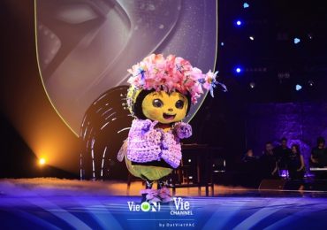 The Masked Singer Vietnam: Ong Bây Bi khiến Tóc Tiên khóc nấc, Voi Bản Đôn đốn tim khán giả với Rock Ballad