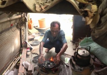 Chuyến xe nhân ái: Ba mắc bệnh tâm thần, mẹ bỏ đi ông nội phải nuôi cháu gái ăn học