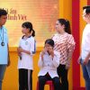 NSƯT Phượng Hằng và Hồ Việt Trung xúc động chứng kiến hoàn cảnh các em nhỏ mồ côi