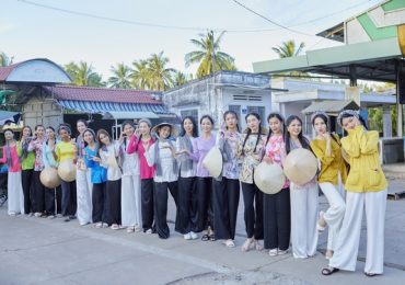 Top 40 Miss Cosmo Vietnam 2023 duyên dáng với áo bà ba tại Bến Tre