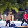Đúng chuẩn ‘thiếu gia’, Cris Phan khiến HIEUTHUHAI ‘xịt keo’ khi đối đầu tại hồ bơi 