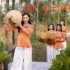 Thí sinh Người đẹp Tây Đô diện áo bà ba catwalk giữa đồng lúa