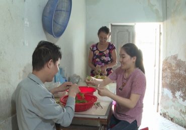 Xót xa trước hoàn cảnh hai vợ chồng trẻ khiếm thị phải đối diện với nỗi đau mất con