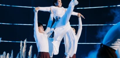 Mỹ Linh gặp căng thẳng, bật khóc trên sân khấu