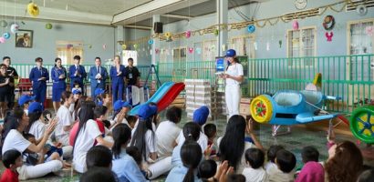 Thí sinh Miss Cosmo Vietnam 2023 trao tặng ‘tủ thuốc cho em’ đến mái ấm Tín Thác