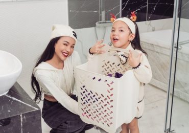 Trà Ngọc Hằng cùng con gái Sophia dọn nhà đón Giáng sinh
