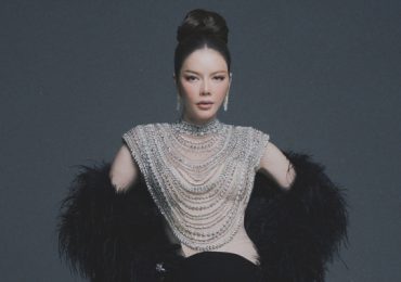 Lý Nhã Kỳ đeo trang sức 2 tỉ đi trao giải ‘Ngôi sao của năm’