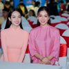 Tiểu Vy và Thanh Thuỷ trao yêu thương cho người lao động có hoàn cảnh khó khăn