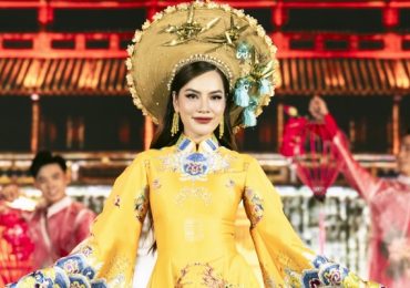 Lê Hoàng Phương diện áo dài ‘màu vía’, dân tình xuýt xoa nhan sắc