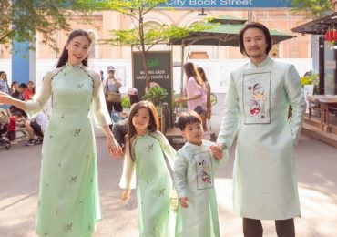 Gia đình ‘bà trùm hoa hậu’ tung bộ hình áo dài ngọt ngào bên nhau