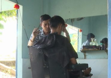Thần Tài gõ cửa: Cửa tiệm cắt tóc của người cha nghèo nuôi dưỡng ước mơ học vấn cho con