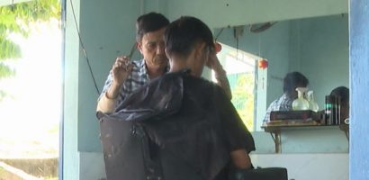 Thần Tài gõ cửa: Cửa tiệm cắt tóc của người cha nghèo nuôi dưỡng ước mơ học vấn cho con