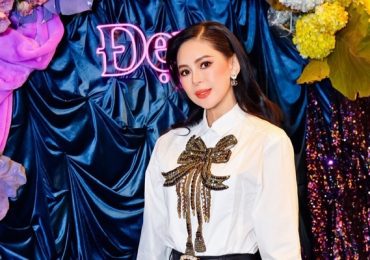 Doanh nhân Lê Hồng Thủy Tiên rạng rỡ tại Đẹp Awards 2023