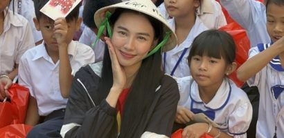 Thuỳ Tiên mang ‘Tết hạnh phúc’ đến với bà con người gốc Việt Nam tại Campuchia