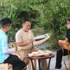 Hồ Khánh Long nhớ cha khi học nghề làm sản phẩm từ xơ mướp tại Bách nghệ kỳ thú