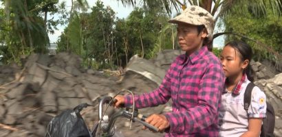 Chuyến xe nhân ái: Người mẹ đơn thân ‘một mình’ lam lũ nuôi con ăn học