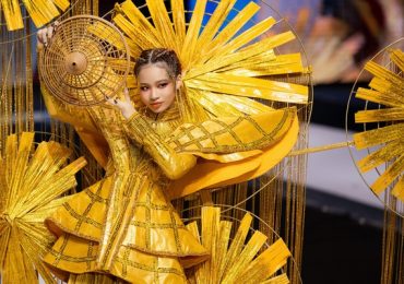 Bảo Hà khoe trình xử lí cực mượt khi diện thiết kế nặng 15kg tại Asian Kids Fashion Week