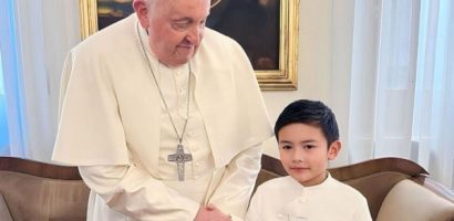 Con trai Đan Trường diện kiến Đức Giáo Hoàng FRANCIS