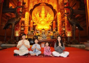 Gia đình Ngọc Mai – Quốc Nghiệp đưa hai con khám phá Ninh Bình dịp đầu năm mới
