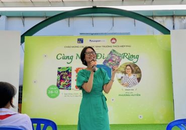 Nhà văn Phương Huyền chia sẻ tình yêu thiên nhiên với học sinh