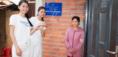 Xuân Hạnh và Hoàng Nhung trao quà Tết cho bà con khó khăn tại Long An
