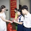 Hoa hậu Hoàng Thanh Nga chăm chỉ hoạt động thiện nguyện cuối năm