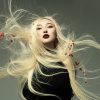 Lột xác với mái tóc bạch kim, Chu Thuý Quỳnh nâng cấp hình ảnh mới quyến rũ trong MV mới