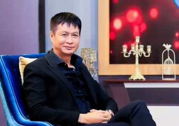 Đạo diễn Lê Hoàng thay thế tiến sĩ Tô Nhi A làm host ‘Người thứ 3’