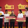Vũ Thu Phương và Erik chung sức giúp đỡ cho trẻ em mồ côi