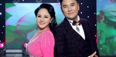 Danh ca Ngọc Ánh ‘hết hồn’ khi khán giả nhấc bổng chiếc xe trong chuyến diễn Tết