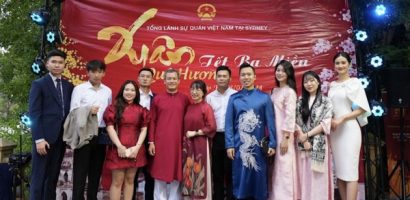 Hoa hậu Huỳnh Trần Ý Nhi tham gia họp mặt đầu năm tại Úc