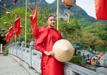Hoa hậu Xuân Hạnh rạng rỡ quảng bá du lịch Ninh Bình trong ngày trở về