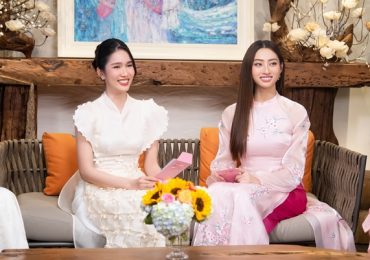 Á hậu Phương Anh bị Hoa hậu Lương Thuỳ Linh ‘bóc phốt’ quên mang nhẫn cho chồng