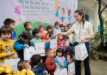 Lương Thùy Linh công bố dự án sơn trường học