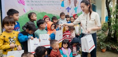 Lương Thùy Linh công bố dự án sơn trường học