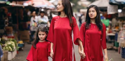 Siêu mẫu Như Vân khoe sắc thắm với tà áo dài cùng hai cô con gái cưng