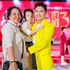Nam Cường trình diễn gần 20 ca khúc, hai con trai chiếm trọn spotlight vì quá đáng yêu
