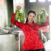 Trà Ngọc Hằng về Cần Thơ thăm lò bánh tét trứ danh, tất bật bán mùa Tết 2024