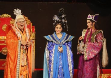 Tú Vi diễn kịch Tết cùng nghệ sĩ Việt Hương, Phi Phụng, Võ Tấn Phát